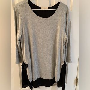 Pebble and Stone XL women’s scoop neck layered top. Gray over black